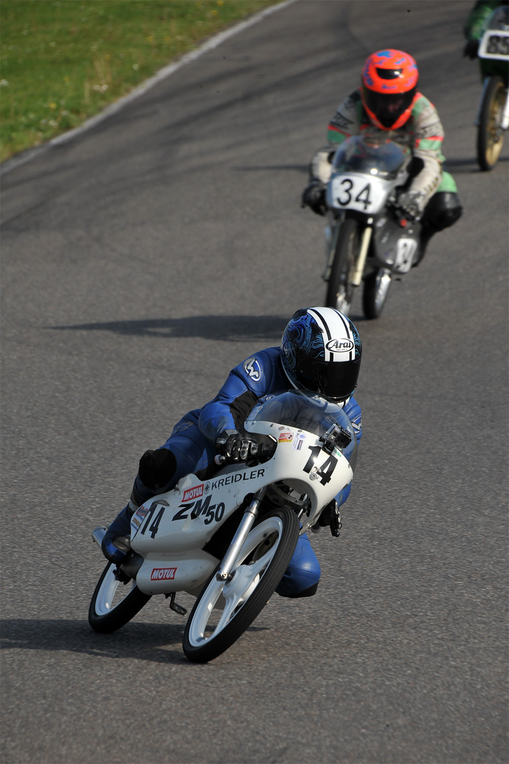 Thomas Müller (14) og Bert Smit (34) var bedst i den historiske klasse for 50 cm3-motorcykler
(Foto: Morten Alstrup)
